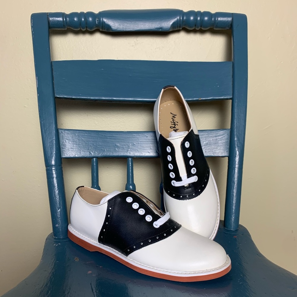 Muffy's Black and White Saddle Shoes Size 8D NIB